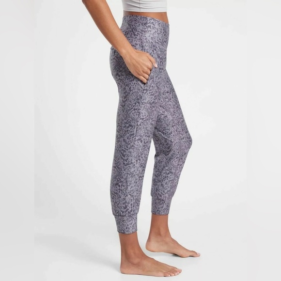 Athleta Violet Print Salutation Crop Jogger Lifestyle Fitness Pant - Picture 2 of 12